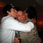 national hugging-in-a-pub-hug-photos-528×396