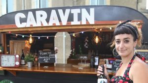 DDM SEBASTIEN LAPEYRERE AUCH LE 23/08/2018; CARAVIN FANNY PASQUIET A LANCE SA CARAVANE BAR A VINS SUR LES MARCHES ET AUTRES SMANIFESTATIONS FESTIVAL ICI SUR LE MARCHE D ELA BASSE VILLE D AUCH